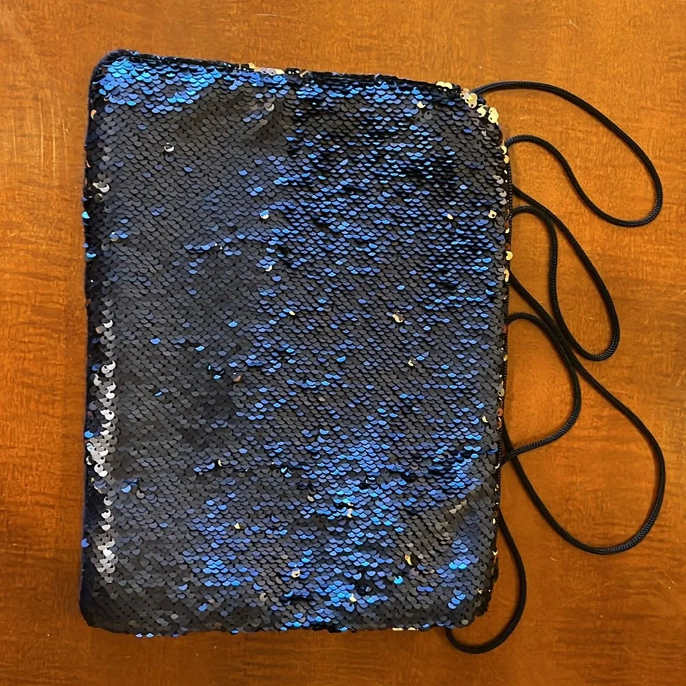 Sequin reversible silver & blue purse clutch tablet bag. Faux fur back, zipper.